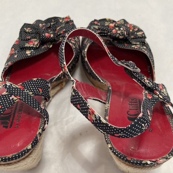 CLIFFS Sandals by White Mountain - Picture 10 of 13